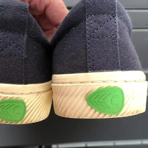 Cariuma low top blue canvas sneakers.  Size 7.5 - Picture 6 of 9